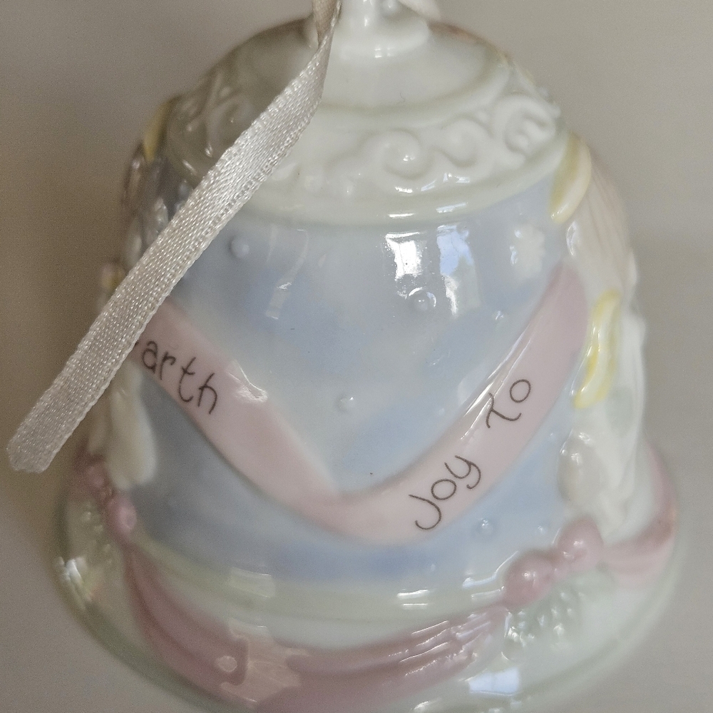 Precious Moments 1993 Peace on Earth Bell Ornament - Picture 4 of 6
